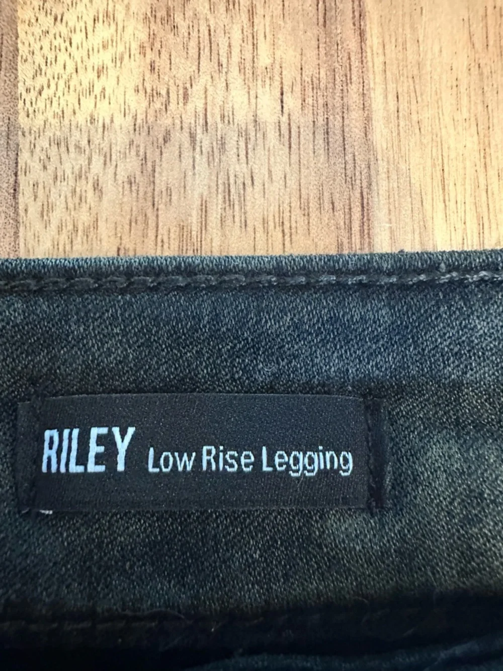 SUEDE Black Gray Rile Low Rise Legging Size 29‎